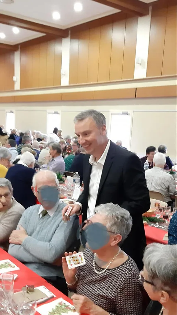 Close-up avec les aînés — Côté Magie, Issoudun