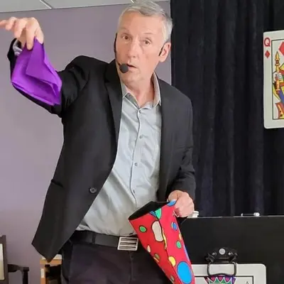 Francis et les enfants lors d'un tour collectif