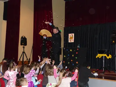 Spectacle de magie en plein air pour des enfants