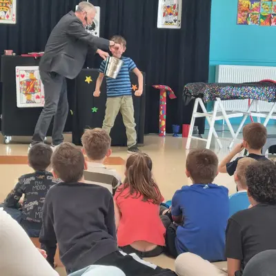 Spectacle au centre de loisirs pendant les vacances